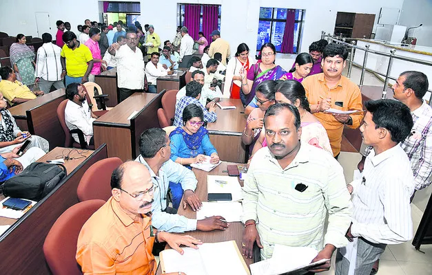532 మంది ఎస్జీటీలకు బదిలీ