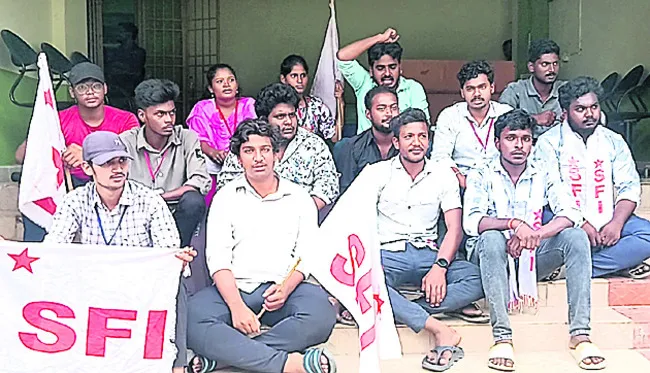 కార్పొరేట్ పాఠశాలలపై చర్యలు తీసుకోవాలి