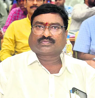 ● పూర్తి దశలో ఒకవైపు పనులు ● రెండోవైపు చేపట్టని నిర్మాణ