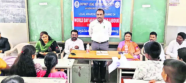 పిల్లలు పనిలో కాదు.. బడిలో ఉండాలి