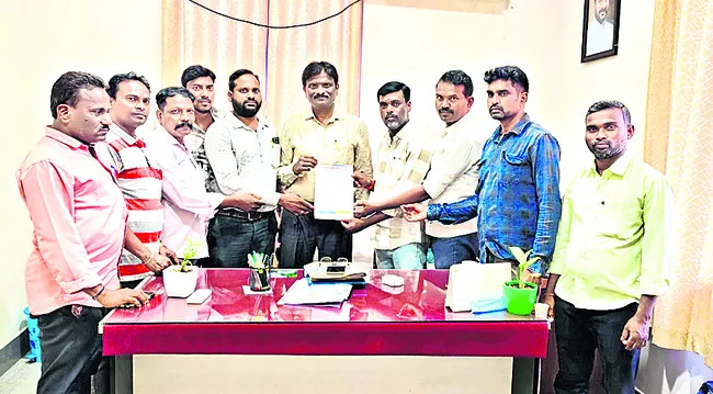 ఫీజు రాయితీ కల్పించాలి