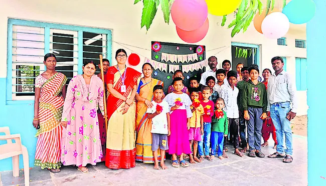 ముస్తాబు.. స్వాగతం
