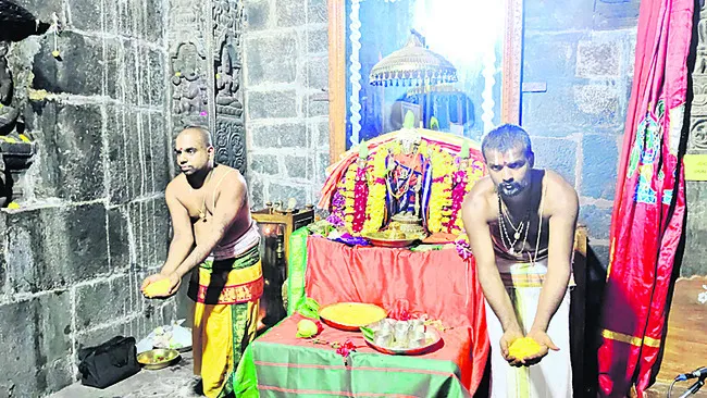 విశేషంగా ఆర్జిత సేవలు