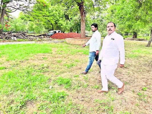 కలెక్టర్‌ బంగ్లాను పరిశీలించిన ‘కుడా’ చైర్మన్‌