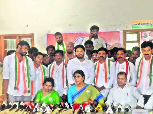 చంద్రబాబు ఏడాది పాలనలో సాధించిందేమీ లేదు