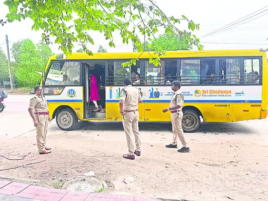 ఆరు వాహనాలు సీజ్‌