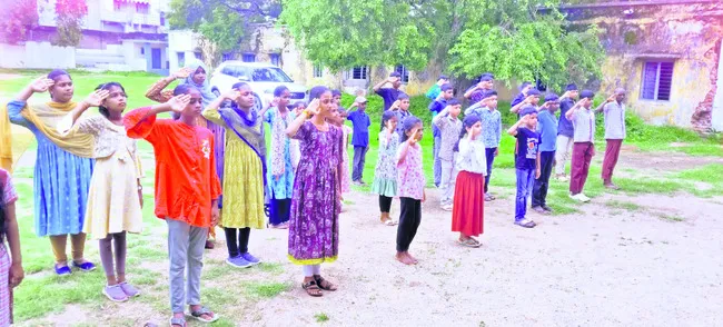 మొదటి రోజు హుషారుగా