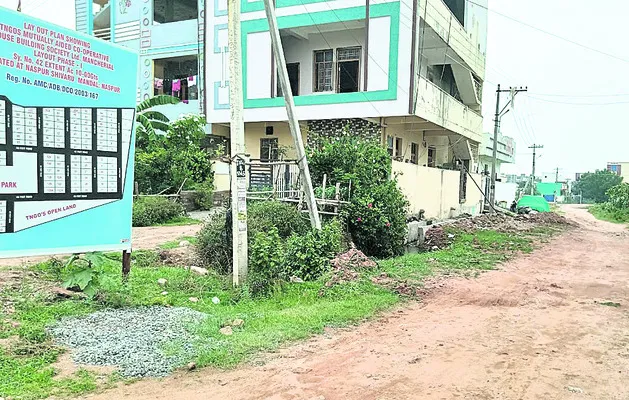 ప్లాట్ల లెక్క తేలేనా?