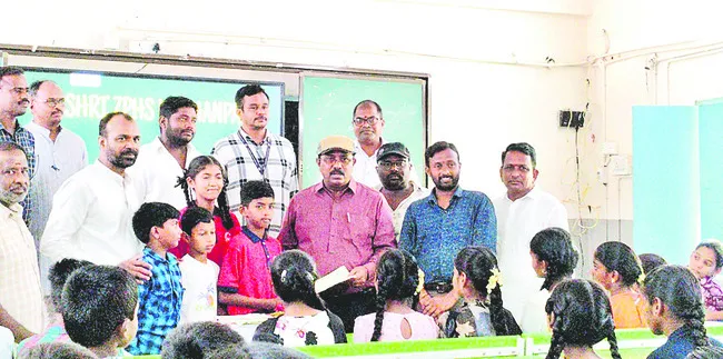 విద్యార్థులు ఉన్నత శిఖరాలు అధిరోహించాలి