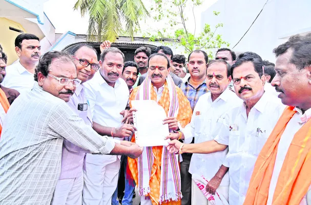చేనేత సమస్యల పరిష్కారంపై ప్రభుత్వానికి చిత్తశుద్ధి లేద