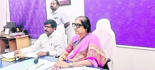 చిన్న కాంట్రాక్టర్లపై కక్షెందుకు..? 