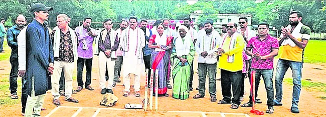 క్రికెట్ టోర్నమెంట్ ప్రారంభం