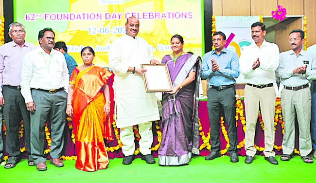 డాక్టర్ సుధారాణికి ఉత్తమ శాస్త్రవేత్త పురస్కారం