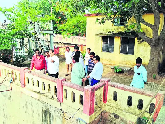 గొట్టాను పరిశీలించిన ఒడిశా అధికారి
