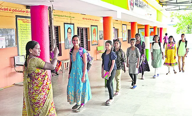 మోగింది బడి గంట