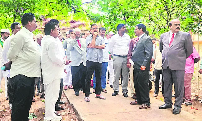 తెనాలి కోర్టులో జిల్లా జడ్జి పర్యటన