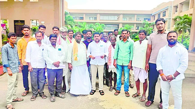 రైతులకు న్యాయం చేయాలి