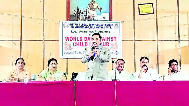 బాలలను పనిలో పెట్టుకోవద్దు