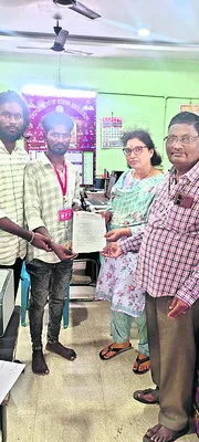 కార్పొరేట్ స్కూళ్ల దోపిడీని అరికట్టండి
