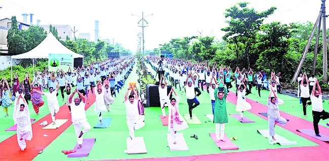 క్రమం తప్పకుండా యోగా చేయాలి