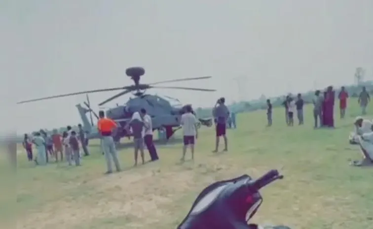 Air Force Chopper Makes Emergency Landing In Pathankot1