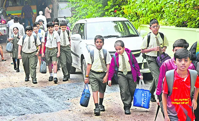 బడి వైపు అడుగులు