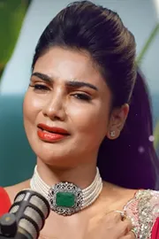 Jabardasth Varsha Left in Tears Over Remembering Her Sister Incident2
