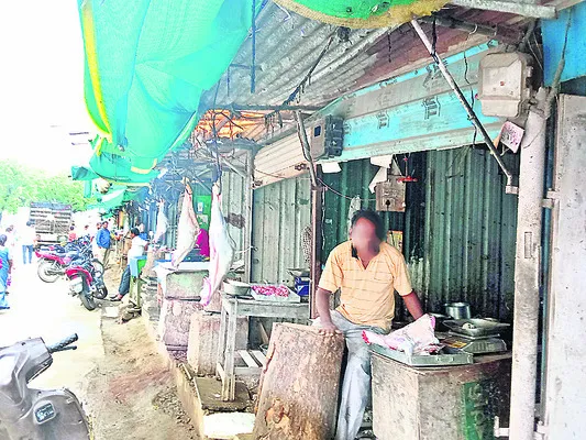 వ్యాపారుల ఇష్టారాజ్యం!