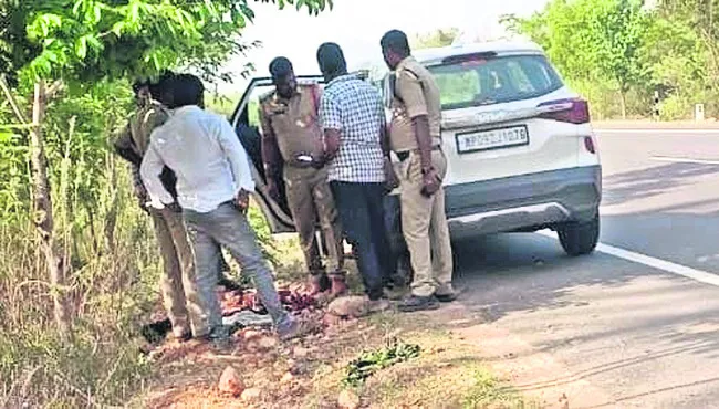 రూ.4.50 కోట్లతో ఉడాయింపు