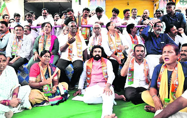 పాలికె షాపింగ్‌ కాంప్లెక్స్‌ కూల్చకూడదు 