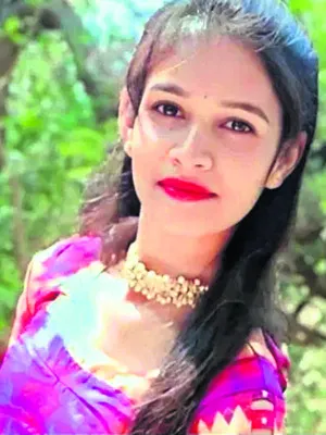 చెరువులో శవమై తేలిన విద్యార్థిని 