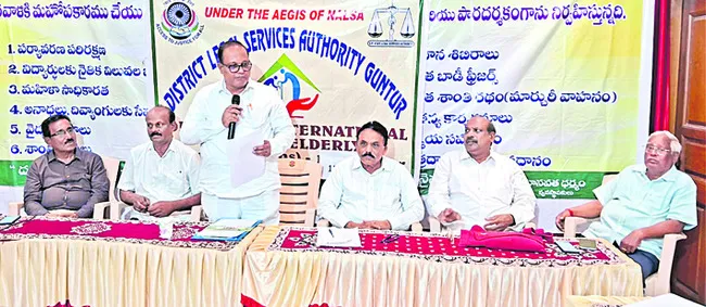 వృద్ధాప్యంలో తల్లిదండ్రులను ఆదరించాలి 