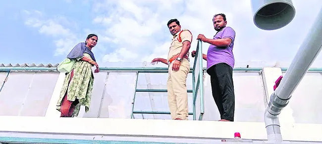 హేచరీ యాజమాన్యంపై కేసు
