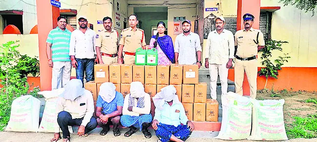 నకిలీ విత్తనాలు, నిషేధిత గడ్డిమందు స్వాధీనం