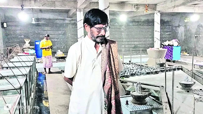 భూగర్భ శివాలయ దర్శనం అద్భుతం