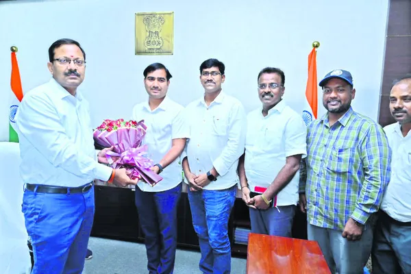 నూతన కలెక్టర్కు శుభాకాంక్షల వెల్లువ