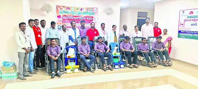 వైద్య విద్యార్థుల రక్తదానం