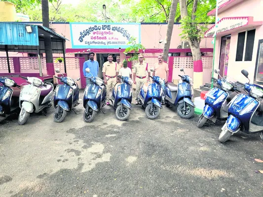 మోటార్సైకిళ్ల దొంగ అరెస్ట్
