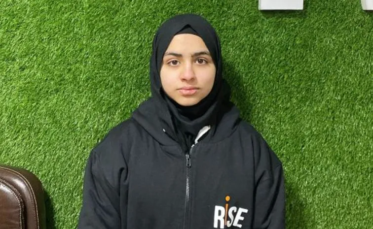 Meet this Kashmir girl Janees JEE Advanced qualifier 2025