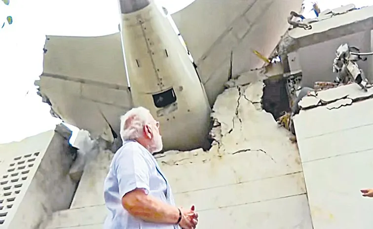 PM Narendra Modi Visits Ahmedabad Plane Crash Site5
