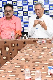 Senior Journalists Opinions On Democracy Freedom of the Press Round Table7