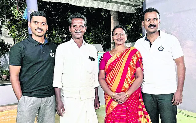 ఒకరు ఐపీఎస్, ఇంకొకరు సీఐ