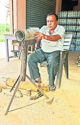కష్టపడి.. పిల్లలను తీర్చిదిద్ది..