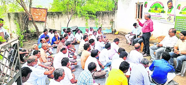 సలహాలిచ్చి.. చైతన్యపరిచి