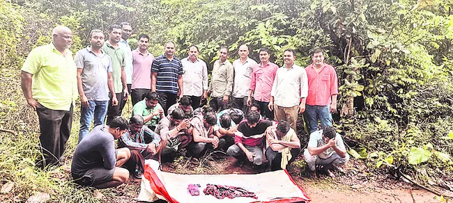 పేకాట శిబిరంపై పోలీసుల దాడి