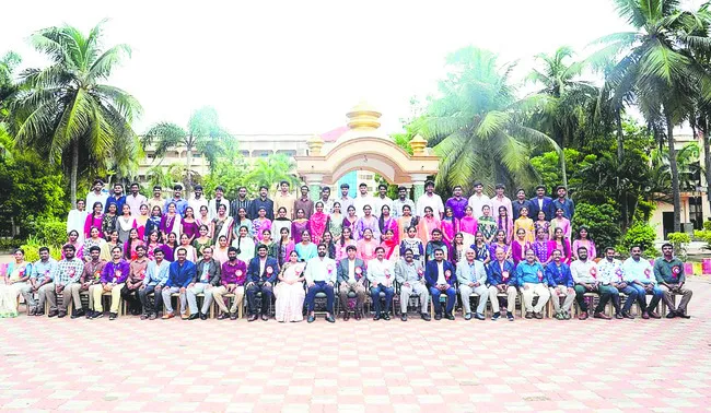 84 శాతం మందికి ఉద్యోగాలు
