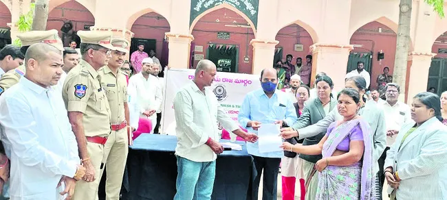 లోక్ అదాలత్లో 9,411 కేసులు పరిష్కారం