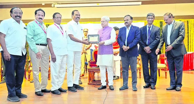 వివేరా హోటళ్ల అధినేతకు అవార్డు