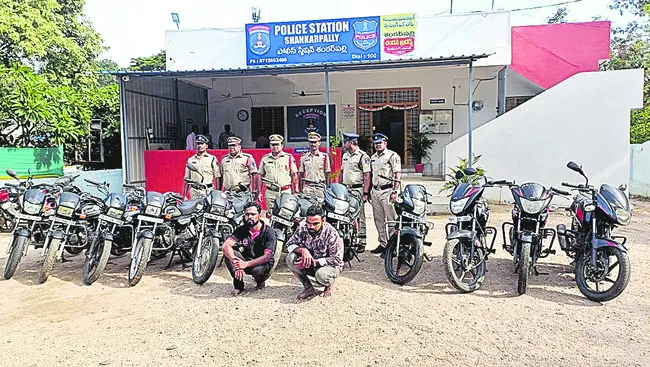 ఇద్దరు బైక్ దొంగల అరెస్ట్