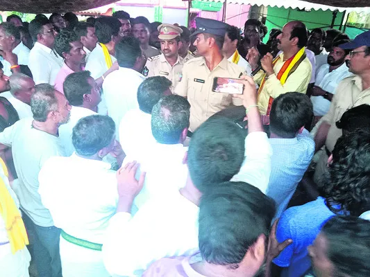 టీడీపీలో వర్గపోరు